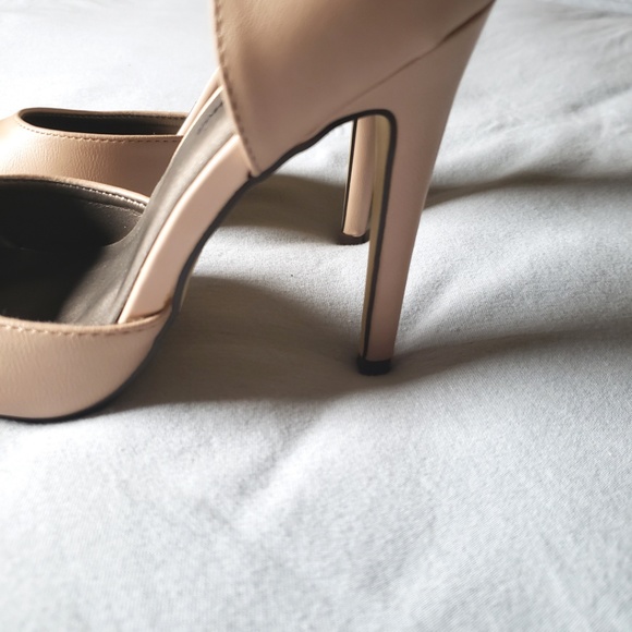 *SOLD* NWB Michael Antonion Nude Dorsay Heels 5.5 - Picture 3 of 7